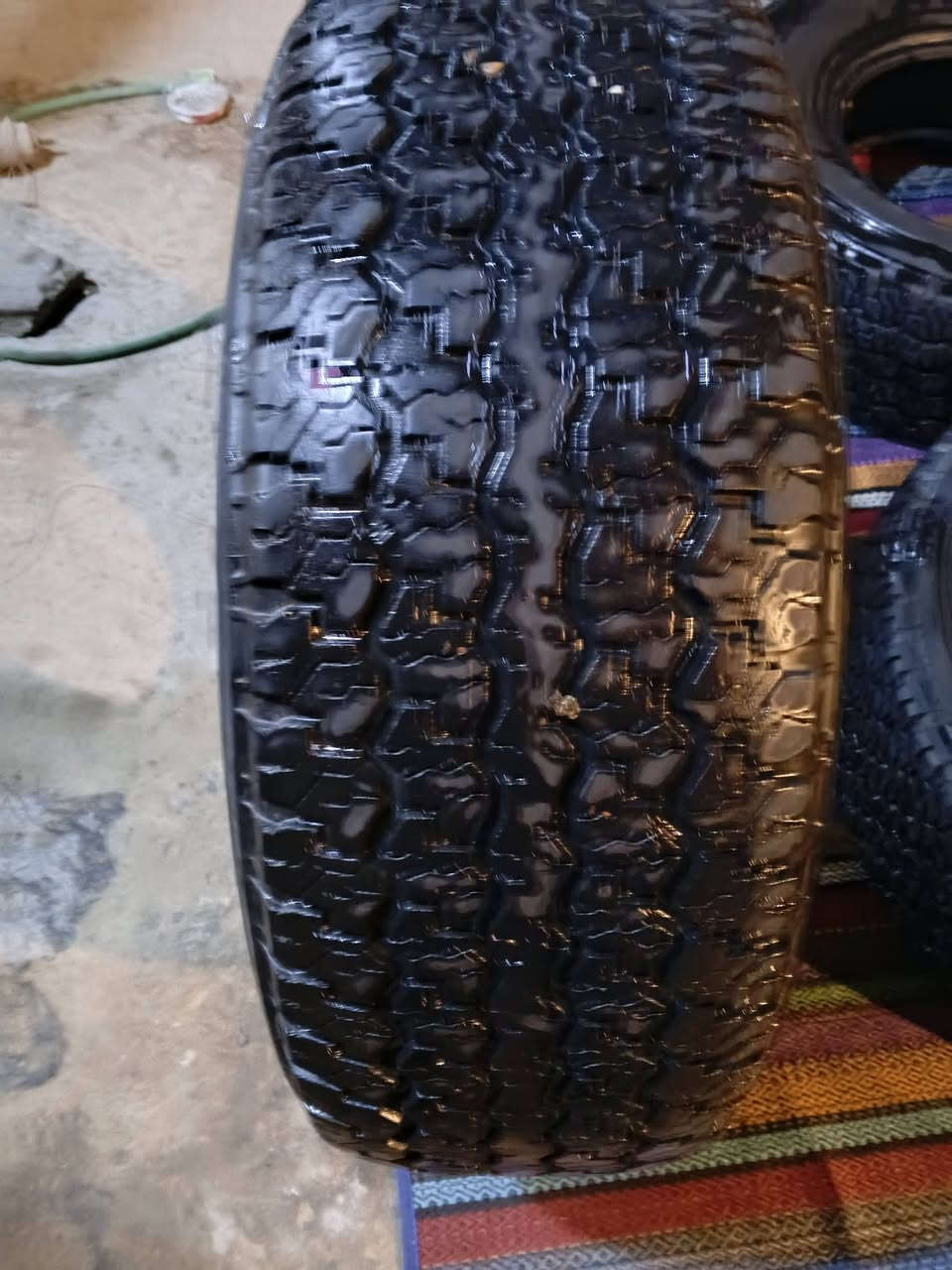 سلام عليكم تخم اطارات للبيع  مستعمل 3 دلوب ياباني 1 نكست دوري 4 نفس القياس السعر 125 وبيهن مجال رقم الهاتف *********** بي واتساب
