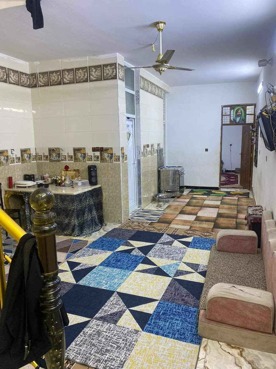 السلام عليكم بيت للبيع حي المصطفى
المساحه100 متر الواجهه5 والنزال 20
الشارع عرضه10 متر تبليط ومي ومجاري كامل خدمات خلف معمل الكاشي البيت طابق ونص يحتوي على غرفتان نوم كبار كلش
و 3 حمامات وطرمه مدخلين للبيت من جهه الصاله والحولي
*********** السعر جداً مناسب
