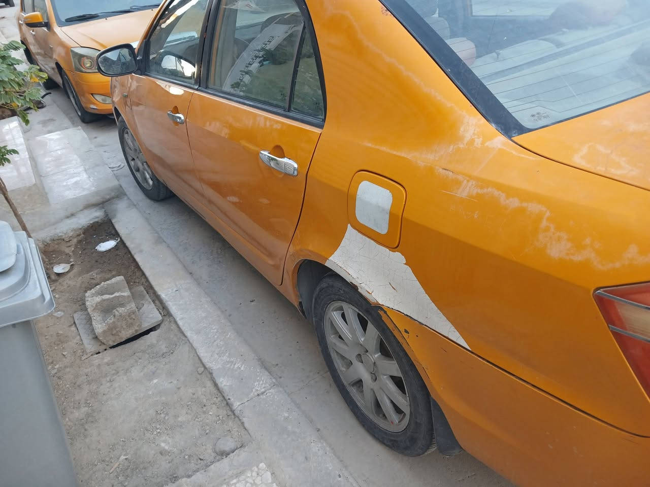 السلام عليكم 
جيلي موبل ١٢ سيارة مكفولة من الضربة و الصبغ ماعدا ربع باب السائق كير مكفول  محرك حاوية  تبريد شغال صدر جديد ومشط جديد السعر ٣٦ وبي مجال مكاني بغداد***********

