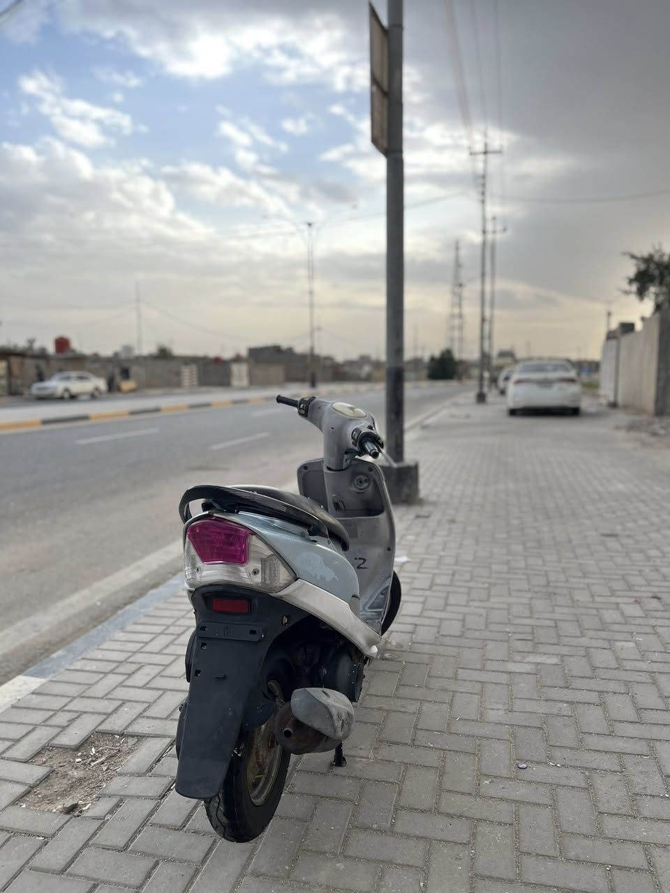 سلام وعليكم دراجه ماكس قجمه مفتوحه مبدله ولفات دراجه نضيفه وكلشي بلادي عـ فحص 
العنوان ياسين خريبط 
رقم الهاتف ***********
السعر 750 وبيها مجال
