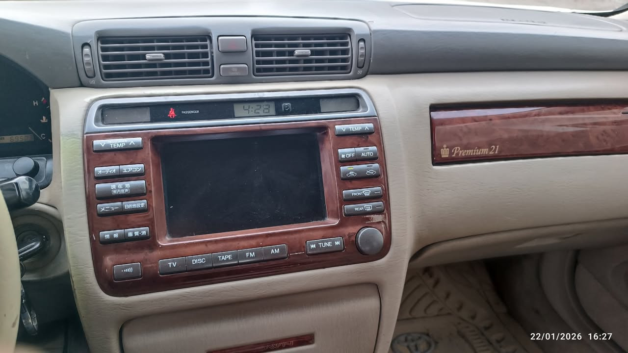 سلام عليكم
ملكه للبيع كرستال اصل 2002 بسجله السعر 100 

رقم الهاتف ( ***********)
