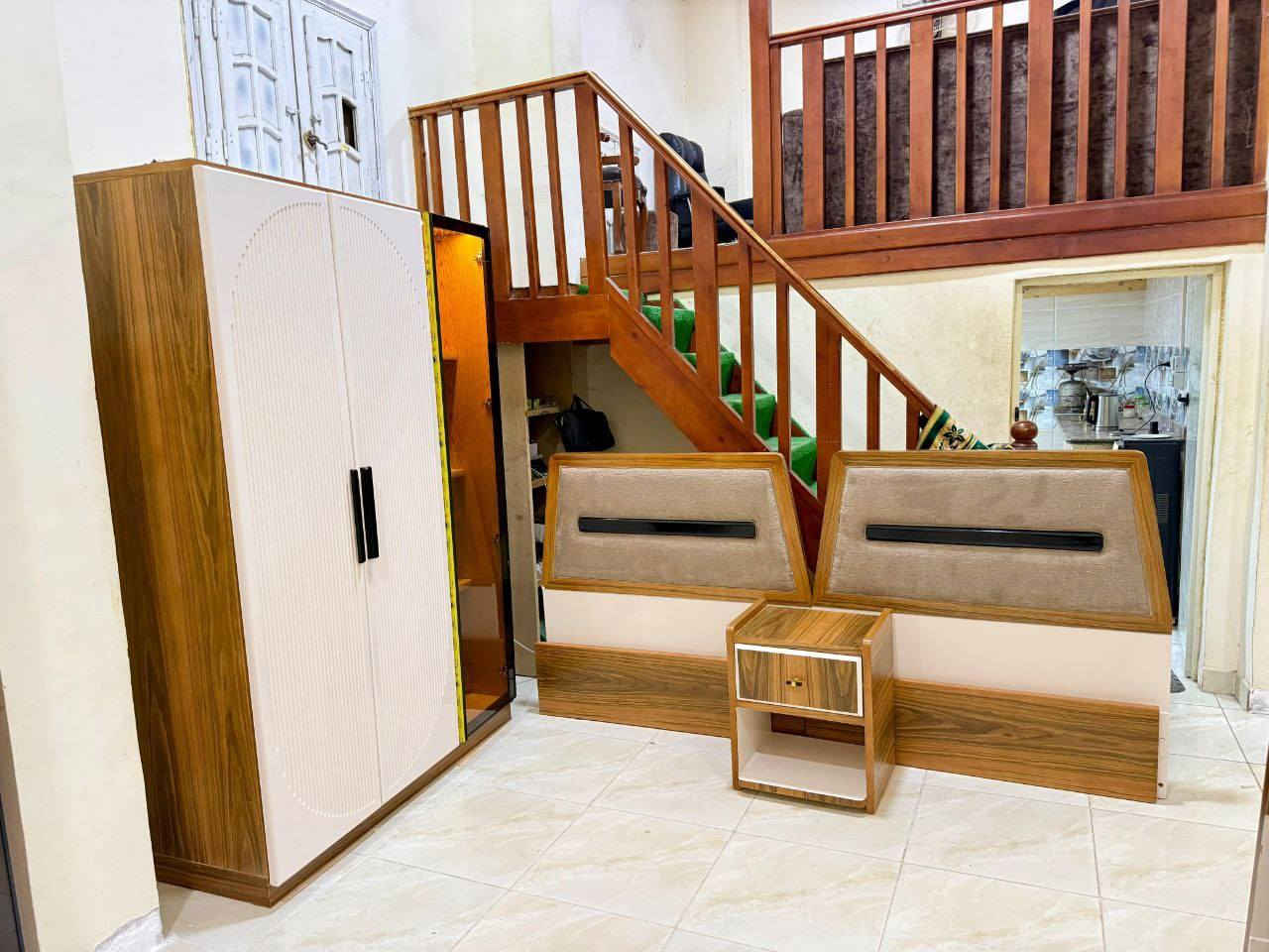 ✨اطفال دريسنج فوري
الخامات. خشب كبس سويدي

 قوايم زان وقواشيط زان 

ملزوقه قشره افريقي

 اعلي مستوي نجاره

 وفنش ف السوق كله بفضل الله

الغرفه عباره عن

دولاب 150سم

و2سرير120سم

وكمودبالبرواز


**إذا كنت صاحب هذا الإعلان وتريد حذفه لأي سبب، رجاءا أرسل رسالة إلى الدعم الفني**