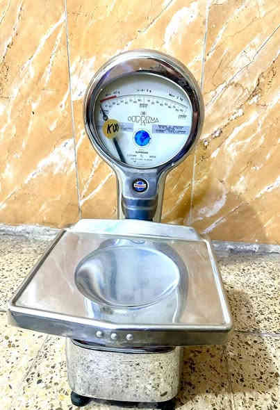 سلام عليكم قطعة من خيال قطعة تخبل روعة من روائع ميزان أنتيك قديم جدا سنة خمسينات مؤرخ سنة 1953/1/20 صناعة الإيطالي شركة سوبريما  شركة قطعة من خيال يعود تاريخ ميزان قرن خمسينات صناعة الإيطالي مصنوع من فولاذ ومادة كروم خالي من عيوب شغال يستخدم الفضة او وزن الذهب او أي شي من هذا قبيل يستخدم مواد طبية الأوزان قطعة من خيال دقيق جدا في قياس الوزن سعر خاص أو تصال *********** مكان بغداد
