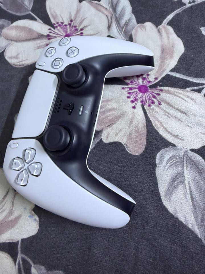 جوستك بلي5 اصلي مال جهاز للبيع سعره 60 فقط واتساب ***********
