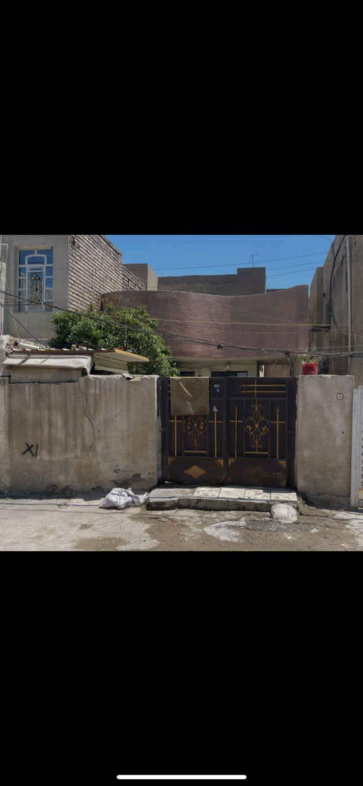السلام عليكم بيت للبيع 140م بناء عكادة يحتوي على 5غرف وصالة وممر جانبي وكراج مكاني الحرية الثالثة مقابل جامع المشاهدة فرع  أسواق الأميرات القطاع الأول للاستفسار الاتصال ***********واتساب