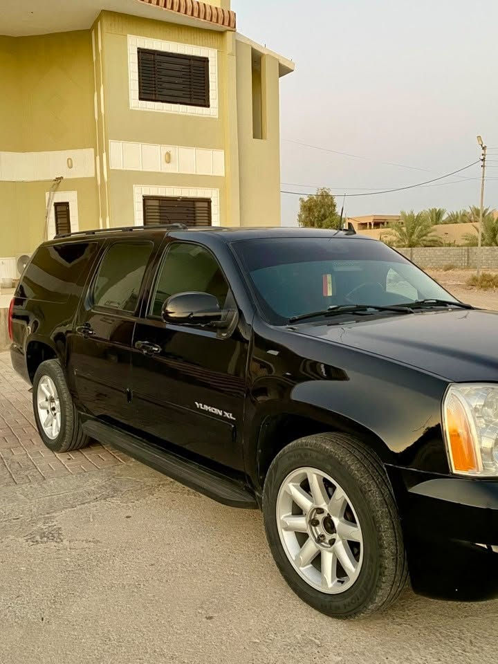 تريد فول ورخيص تفضل جي ام سي يوگن الطويل
 (Yukon XL) موديل 2014 
مستعجل على بيع السيارة لاجل ضرف

السيارة فول مواصفات الاخير ورخيصة كلش
اعلى فئه 
فتحه  سقف سلايد
دوس كهربائيه دواخل اسود
جنطه كهرباء 
كشنات جلد تدفئه وتبريد
شاشه الاصليه حساسات تحكم ستيرن
محرك وكير مكفولات 
علي وضع الشركة 
محرك 5300 المرغوب

واستخدام شخصي
دفع رفاعي (4WD)
تخم تاير جديد تبريد ثلج
 عدد مقاعد 7

للأستفسار  رقم هاتف ***********
✅ السعر 183 وبيها مجال 
فقط بيع اعتذر عن المراوس
