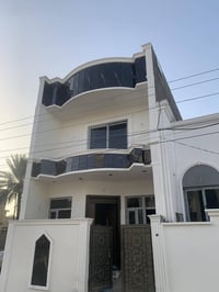 للبيع دار مساحة 100م محتويات الدار  طابقين مدخلين  صالة حولي مطبخ  3غر...