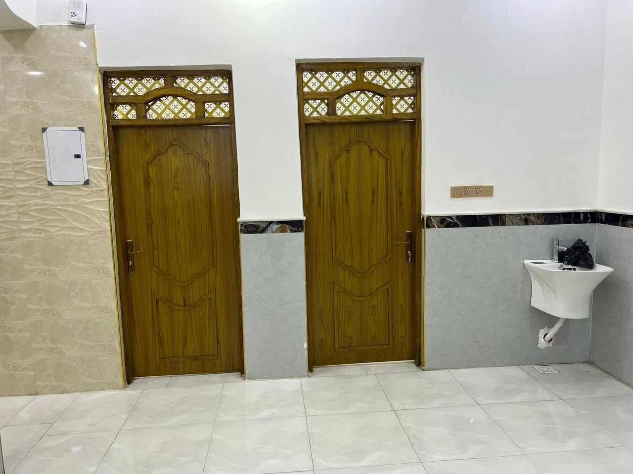 دار ١٠٠م مربع بنفس التصاميم  حي العرضات الاولى ركن طابو صرف فقط بيع نقدي
***********
