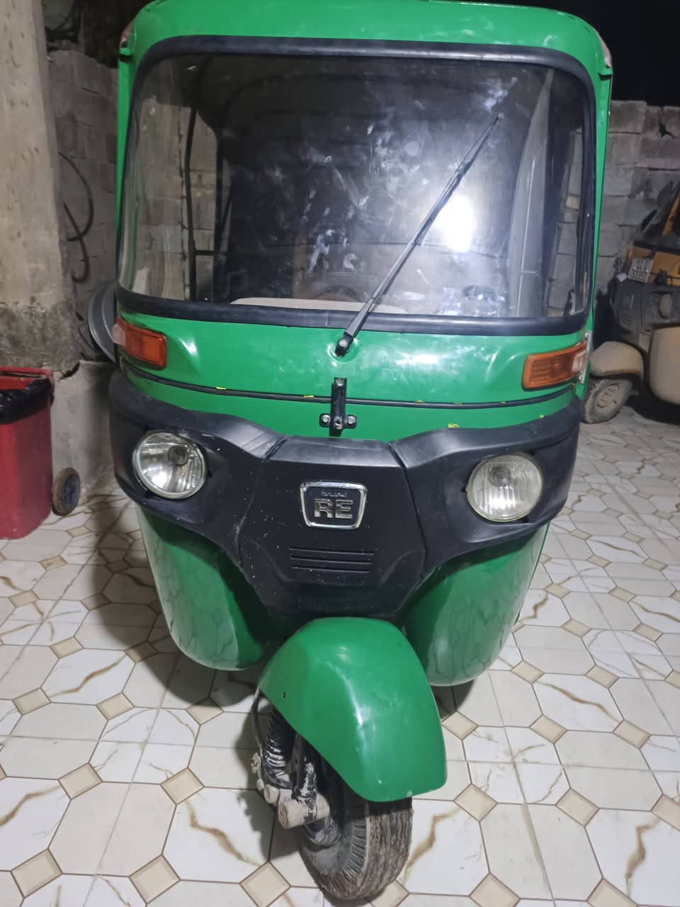 تكتك للبيع موديل 2021 مرقمه معمره تعمير عام ومصبوغه عام العنوان بغداد النهروان شارع الشمري شارع الضغط (قرب المدرسه المسائيه) السعر/7 ملايين وبيه مجال + الاكسن ماله بي شخطه 
للتواصل/***********
