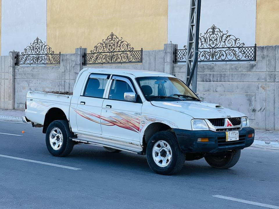 مستبوشي فورويل مديل 2006 سعر  63  وبيه مجال للاستفسار الاتصال ***********  مكفولة من صبغ ضربه وتبديل سياره جديده  وجاهزه وأي نقص مابيهه مكينه  كاز  مواصفات جام كهربائي مري كهربائي.   مكينه وكير  مكفولات حداديه جديدهه تخم تاير جديد رقم بغداد مشروع وطني مكان سياره كربلاء المقدسة
