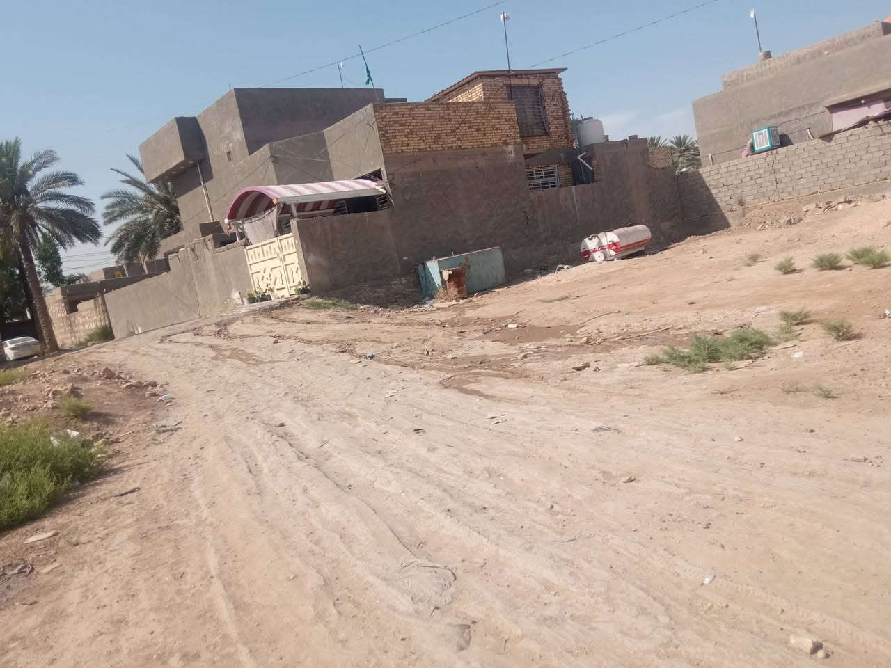 قطعه البيع مساحه 150مترسند25مكان حله نادر وجهيه ثمانيه ونص ونزال ثمنطعه ونص ***********
