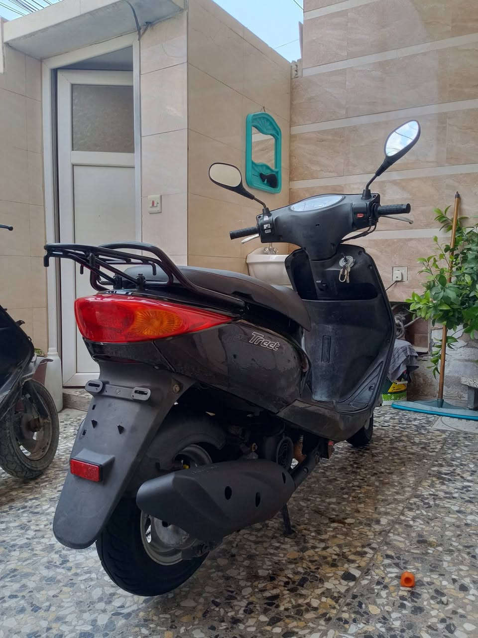 السلام عليكم للبيع اكزز ياباني دراجه كلش جديده وماشيه ١٨ الف اوراق كامله مكاني بغداد للاستفسار ***********
