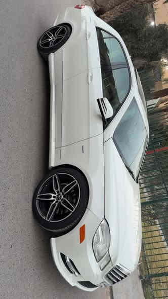 السلام عليكم عندي مارسدس e350 للبيع موديل 2012سياره جديده جدا ماشية 85 الف كم فووول مواصفات بيها قطعة 
بدون بارد بدون شخوط صبغ فقط لاشاصي لالغد لاايرباك رقم بغداد تحويل ثاني يوم مواصفات خاصه 
بانوراما
كشنات تدفئه تبريد 
داخل عسلي 
ويل كب 
كشنات تدليك 
شاشه جبيره 
كامره دواره 
حساسات امامي خلفي 
لايتات زنون 
تبريد قطعتين 
تحكمات 
مري شفط 
اشاير بالمري 
لدات اماميه 
لدات خلفيه 
بردات خلفيه واماميه 
وبيها هوايه مواصفات 
السياره مكانها ابغداد رايدها ب 205وبيها مجال بسيط للاستفسار هذه رقمي ***********
