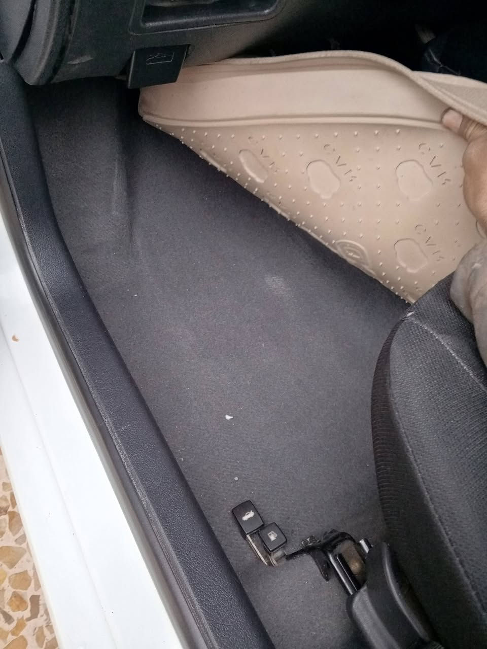 سي كي رقم نينوى موديل 2013 بيها  كاربون جديد رقم جديد سياره على وضع شركه ماشيه 54 الف حقيقي وبيها ملاحظات بسيط ***********
