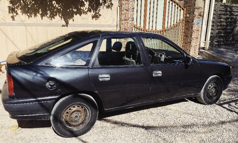 اوبل فكتره ماسحه 
مديل ١٩٩٢
محرك ١٨٠٠
لون سلفر ع سواد 
سياره كاعده وحلوه 
كشرها نضيف بدون طخات خفيفه 
مصلوغه عام للجماليه 
محركها بي تبخير 
كير مكفول 
فتحه ي تنته 
عميه بدون تبريد بس يرهملها تبريد 
عايزها ترتيبات شويه 
جنطتها نضيفه حيل 
سنويتها ساقطه 
تحويل 
صاحبها موجود 
سعر طالب عليها ٢٥ 
مكاني سامراء 
رقم هـ ***********
وبيها مجال للشراي
