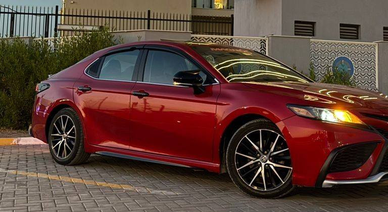 االسلام عليكم 
سياره كامري SE plus 
وارد أمريكي ع ايدي سياره من امريكه لحد الان يعني مالك واحد فقط وباسمي رقم بغداد  بانزين فقط سياره جديده وجاهزه عل وضع الشركه
الضرر قبق جنطه صبغ وجاملغ خلفي بارد باقي كفاله يعني السياره جديده صبغ قطعه وحده بس وبدون ايرباك وصور الحادث مرفقه بالمنشور
سياره جديده وشخط مابيها 
سياره محرك 2500 4 سلندر
سياره فتحه 
بصمه 
كشنات جلد تدفئه 
رادار امامي خلفي جانبي 
3 انضمه سبورت ونورمن وايكو 
مكان سياره بغداد  الكرخ السعر ٢٣٠ للاتصال ***********
