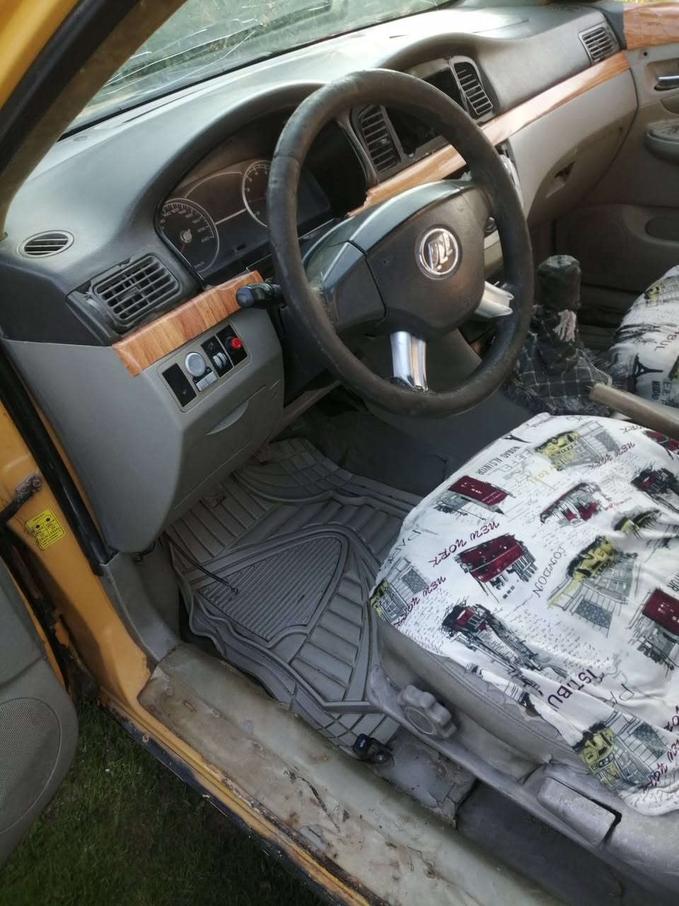 سلام عليكم عندي هاي ليفان محور محرك بيكاجو ياباني كير عادي رقم ميسان الماني مندل راعيه مكاني بغداد التاجي رايده قفل 10اذا مراوس برقم بغداد رقم ***********
