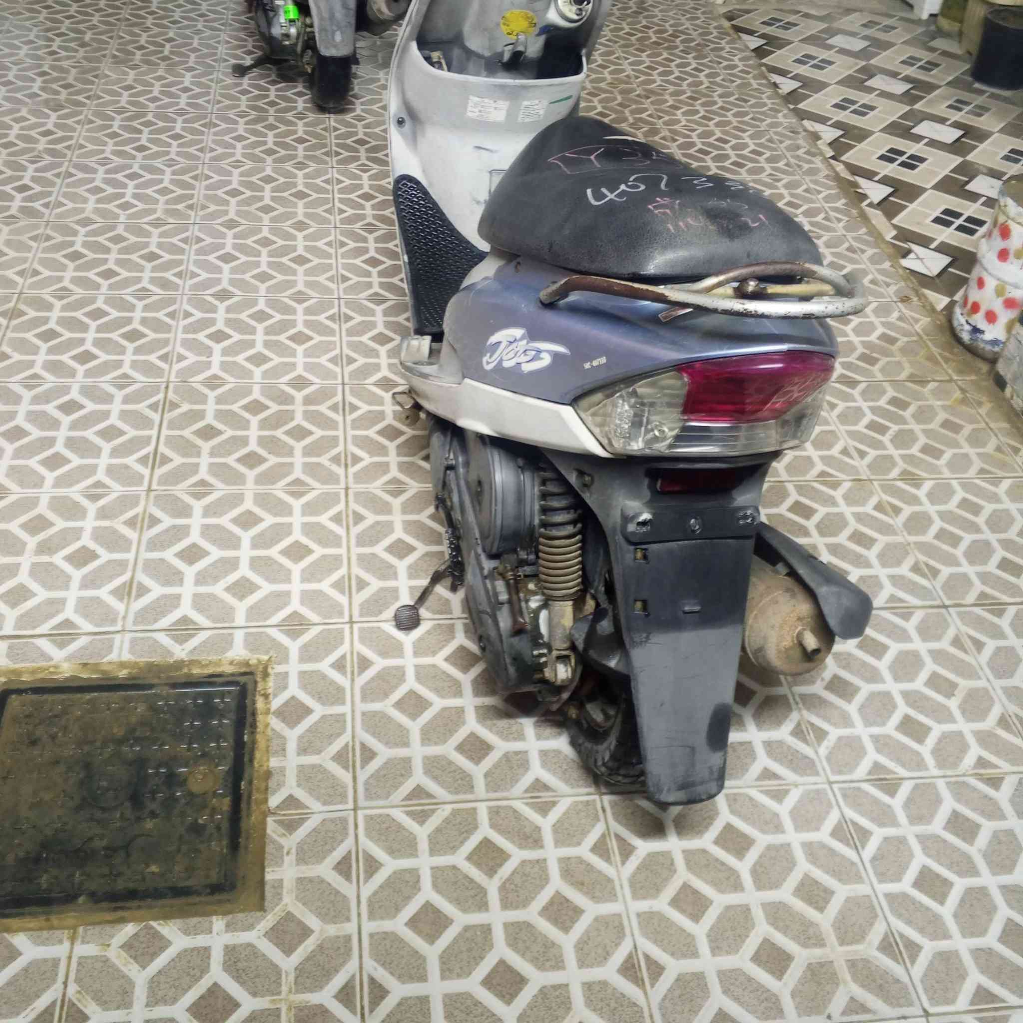 سلام عليكم 
دراجه ماكس منغولي لون نيلي دراجه خير من الله صالها اقل شهر من طالعه من الوكيل الدراجه ختم واحد ويه المكينه كهربايات كلها شغاله هندر سلف عداد اشاير الدراجه كلشي ما عوزها 
(العنوان سوك ابو جميغ جامع الامام الرضا) 
***********
سعر خاص
