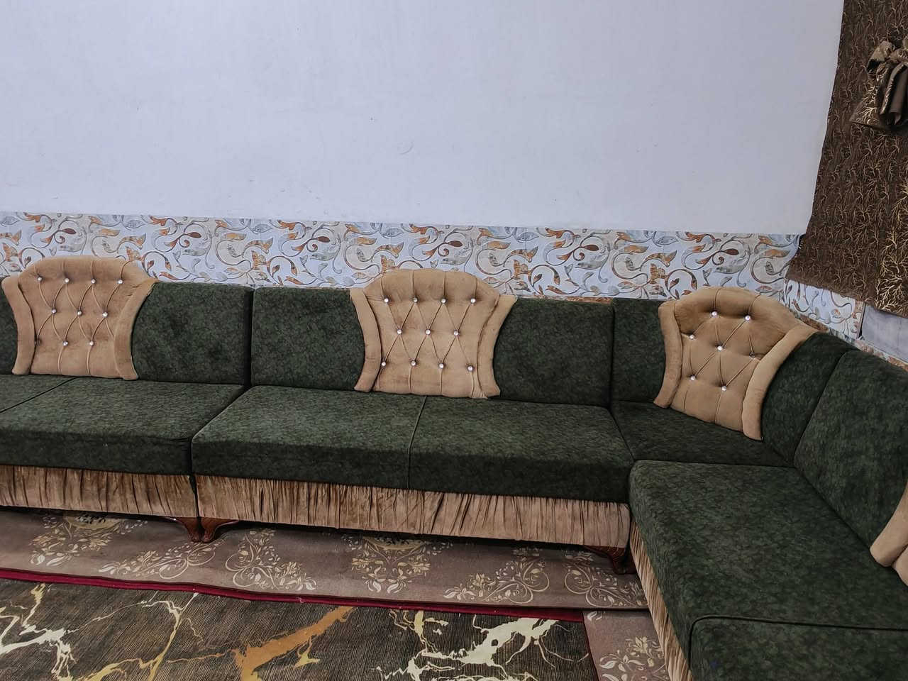 ديوان 15 مقعد تسكام حيل نضيف سفنج ضغط عالي مميز مابي اي ضرر اخو الجديد السعر 325 العنوان كربلاء بدايه الأمن الداخلي *********** يوجد توصيل داخل كربلاء
