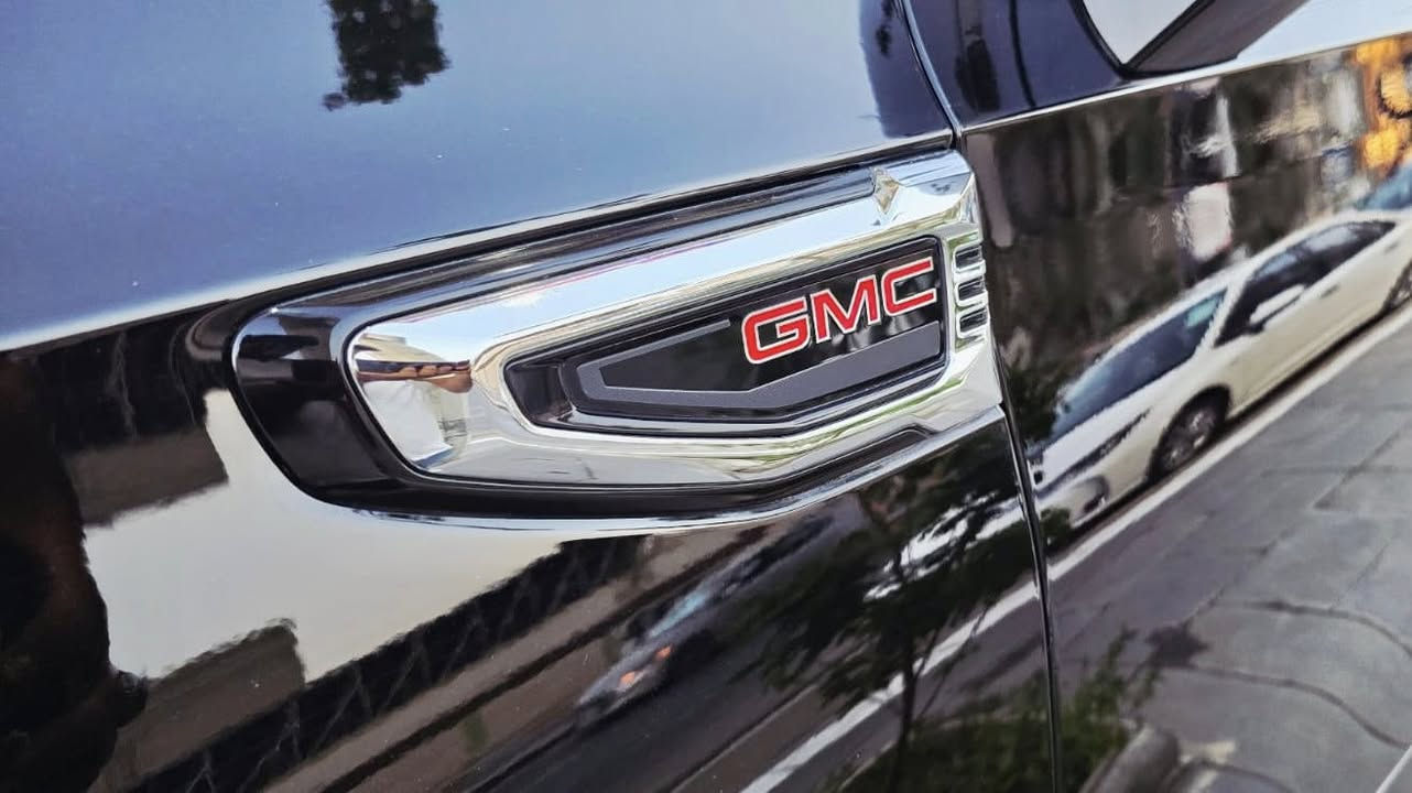 جمسي يوكن الفيشن🩶 GMC Yukon ELEVATION 2025 🤎

📃 اليكم التفاصيل الآتية 👇🏻

.خليجي 
مغلفه BBF 
.ماشية 20 الف  كيلو
.موديل 2025
.حجم المحرك 5.3 V8 
.مفتاح التشغيل بصمة  
.تشغيل عن بعد 
.دفع ثنائي RWD
.اريل نفكيتر 
.حساسات أمامية 
.حساسات خلفية 
.لايت زينون + LED 
.دخول بصمة ذكي 
. حجم الاطار R20 
. اشارة في المرايا الجانبية وكهرباء 
. ا ABS 
. دشبول شاشة ديجيتال 
. شاشة Apple Car play 
. سماعات سستم صوت شركه BOSE
.كاميرا دوارة 
.الانارة الداخلية LED  
. مثبت السرعة Cruise 
.المودات والاوامر الصوتية 
.ا Bluetooth / T YPCE 
.مخرج منفذ الطاقة 
.فحص نظام السيارة 
.تتسع المقصورة ل 7 ركاب
.المقاعد جلد رصاصي اصلي ✨
.حركة مقعد السائق كهرباء 
.تجاوي متحركة 
. مثبت مقعد الطفل ISOFIX 
. 3 قطع تبريد 
. أوضاع القيادة Drive Mode 
.أوتو هولد Auto Hold 
. نظام مانع الانزلاق 
.حاملات الأكواب 
⛔️ رقم بغداد
السعر 62000$ 
620$ ورقه نهايتها
العنوان📍بغداد.
للاستفسار اكثر عن المعلومات ℹ️ اتصل على الرقم 
***********
