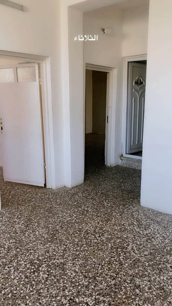 🏡 شقق للإيجار – بغداد الجديدة
تتوفر شقق جديدة للإيجار في بغداد الجديدة، شارع تجهيزات نهر بيروت، خلف معجنات الدرويش.
🔹 غرفتان كبيرتان�🔹 صالة واسعة�🔹 مطبخ�🔹 منور�🔹 جميع الخدمات متوفرة
للاستفسار والتواصل:�📞 ***********
