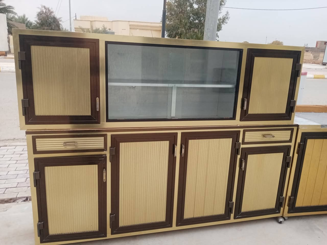 يوجد كاونتر مترين فول نضيف الاستفسار على هاذا الرقم ***********
