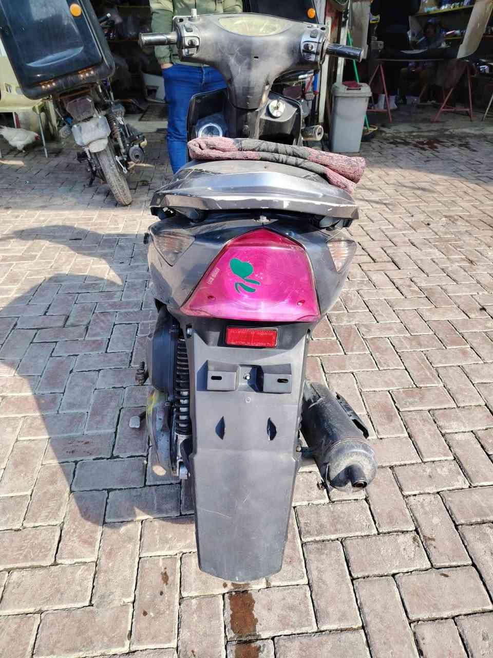 السلام عليكم ثعلب نكرة سلف شلعة معدل كهربائيات دراجة كلها كاملة فقط دبل الخلفي تعبان ونظافة كفراتها كدامكم شرط ختم واحد مكاني اعظمية *********** السعر ٥٢٥ ومجالها حك جية
