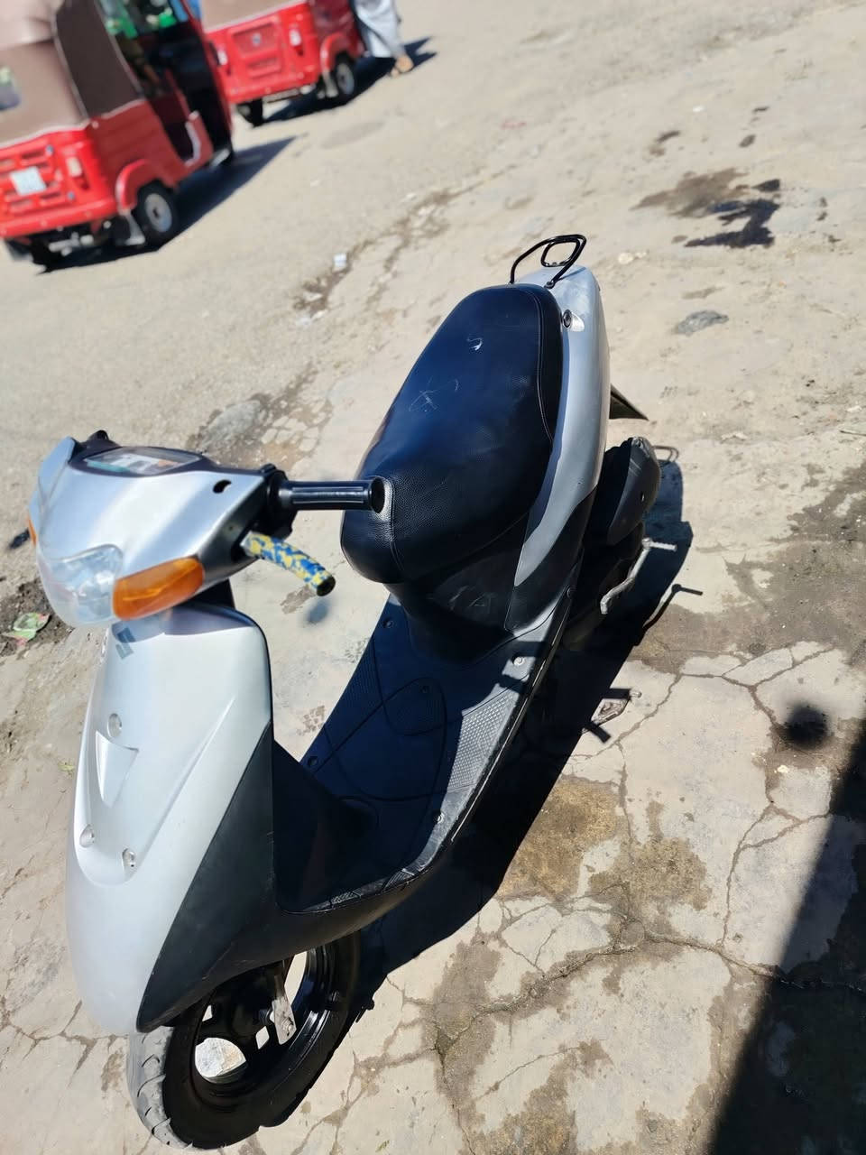 ساسوكي ذبانه للبيع وكيل مكفوله كفاله 
قبل 4 اشهر من طلعته
الدراجه كامله مكمله وشلعته خير من يم الله كفراته انضاف
وما متعوبه من الشغل للبيت والعكس
الدراجه كامله من كلشي ولا تصرف عليه ربع مسويله ادامه كامله
وكهربائيات كلها شغاله من ناحية
الاشاير
والايت
والسلف جديد ستوني مبدله اصلي
بك لايت
والكيلو متر شغال
كله شغاله علئ اخر حبايه تاخذه وتنام رغد
ومسويله ادامه من ناحية
البلك  والقايش.. والخرزات... والسلف... والبنز 
وتاير جديد

عنوان ::قضاء المجر الكبير
الرقم ::***********
 السعر :: 600 الف وبيه مجال للطيبين
