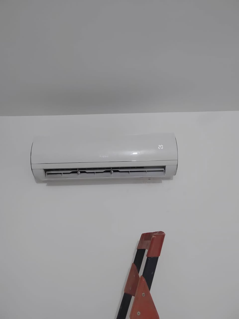❄️ تنصيب وصيانة سبالت ❄️
📞 ***********

نوفر خدمات تنصيب وصيانة جميع أنواع السبالت بخبرة ودقة، ونحرص على إنجاز العمل بصورة نظيفة وأصولية حتى تحصل على أفضل تبريد وأطول عمر للجهاز.

✔️ تنصيب سبالت جديد
✔️ صيانة وتنظيف شامل
✔️ فحص ومعالجة تسريب الغاز
✔️ شحن غاز وفحص ضغط التشغيل
✔️ معالجة ضعف التبريد والتقطير
✔️ فحص كامل قبل التسليم

⚠️ تنبيه مهم للزبائن:
لا تخلي السعر الرخيص وحده يحدد اختيارك، لأن كثرت بالفترة الأخيرة أعمال التنصيب غير النظامية، والنتيجة تكون:
❌ تخريب بالحائط وتشويه المنظر
❌ مد أنابيب وأسلاك بصورة غير أصولية
❌ تسريب غاز بعد فترة قصيرة
❌ ضعف تبريد واستهلاك كهرباء أعلى
❌ أعطال متكررة وتكاليف إضافية

💡 الشغل الصحيح من البداية يوفر عليك تعب ومصاريف التصليح مستقبلاً.

🤍 للعوائل المتعففة توجد خدمات مجانية أو بأسعار مخفّضة حسب الحالة.

ثقتكم مسؤوليتنا، وهدفنا شغل مرتب ونظيف يرضي الزبون قبل كل شيء.

📞 للحجز والاستفسار:
***********

خدمة في جميع مناطق بغداد. ❄️🛠️
