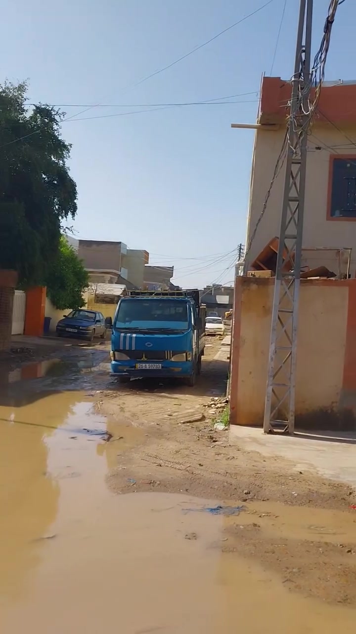 بيت البيع بحي صلاح الدين من جهت الفراز مساحة ٣٠٠ ركن بناء متقسم مشتملات الاستفسار ***********
