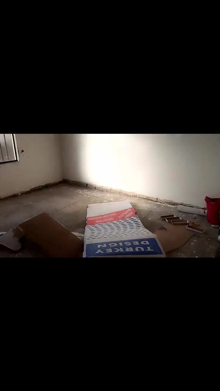 السلام عليكم انت بيت للبيع مساحه 250 يوجد غرفتين نوم 5 بخمسه مكاني منطقه الانتصار قرب المستوصف ***********

