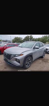 توسان ٢٠٢٢وارد امريكي هايبرد حادث بلصور 07726050140 ماشيه 104الف سعر 1...