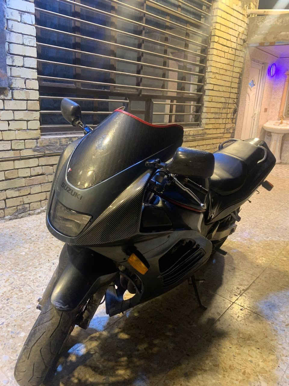 سلام عليكم بطح سزوكي قرش مديل 1996 قبق احمر يعني 16ولف دراجه مميزه الدراجه شغاله من كل النواحي بس الاشاير يرادلهن شد كهربائيات المكان بغداد شهداء البياع للاستفسار اكثر ***********
