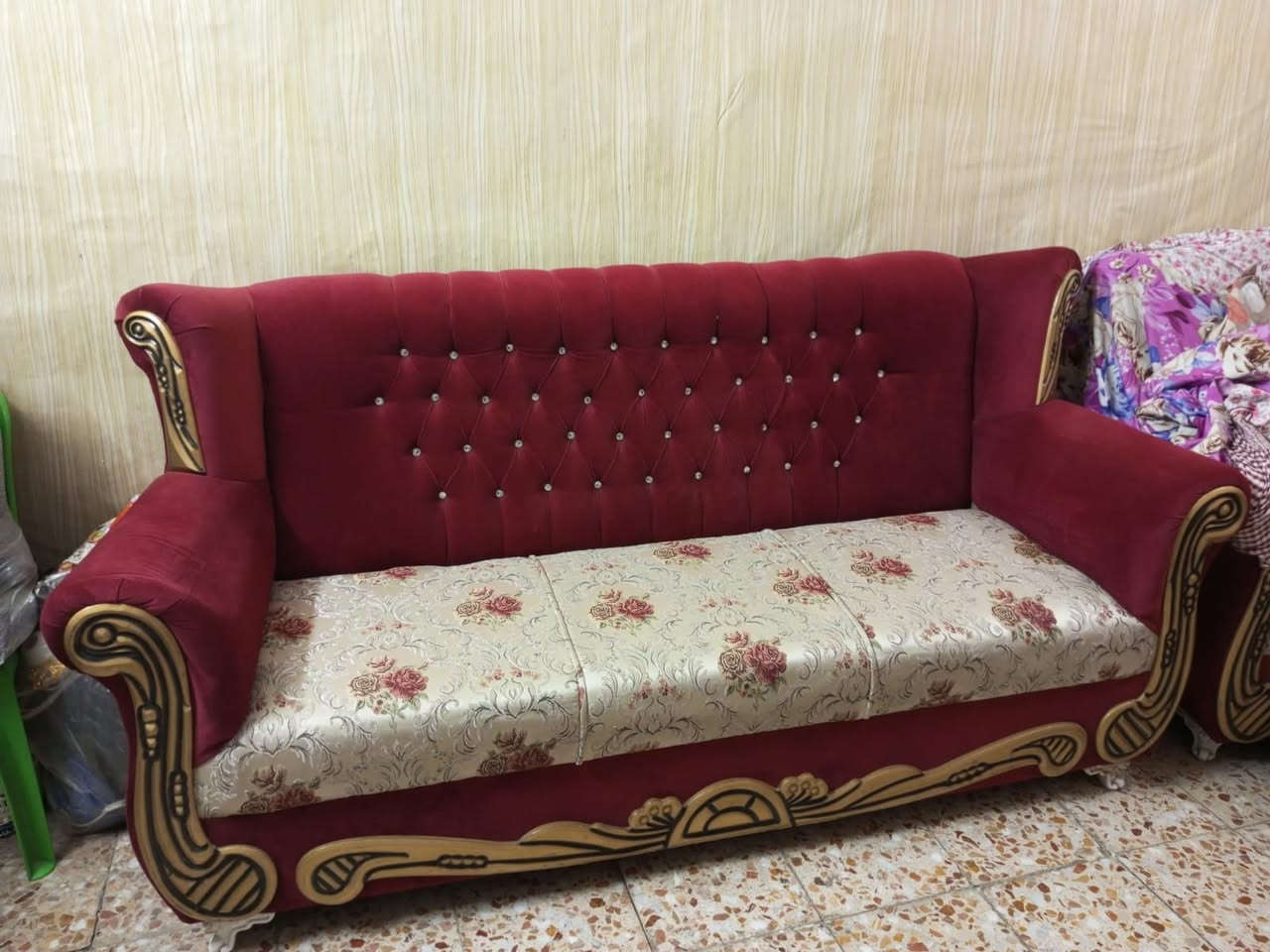 السلام عليكم تخم قنفات ١٠ مقاعد السعر ٥٠٠ قفل والمكينه ب٧٥ وبيها مجال الاتصال على الرقم ***********
