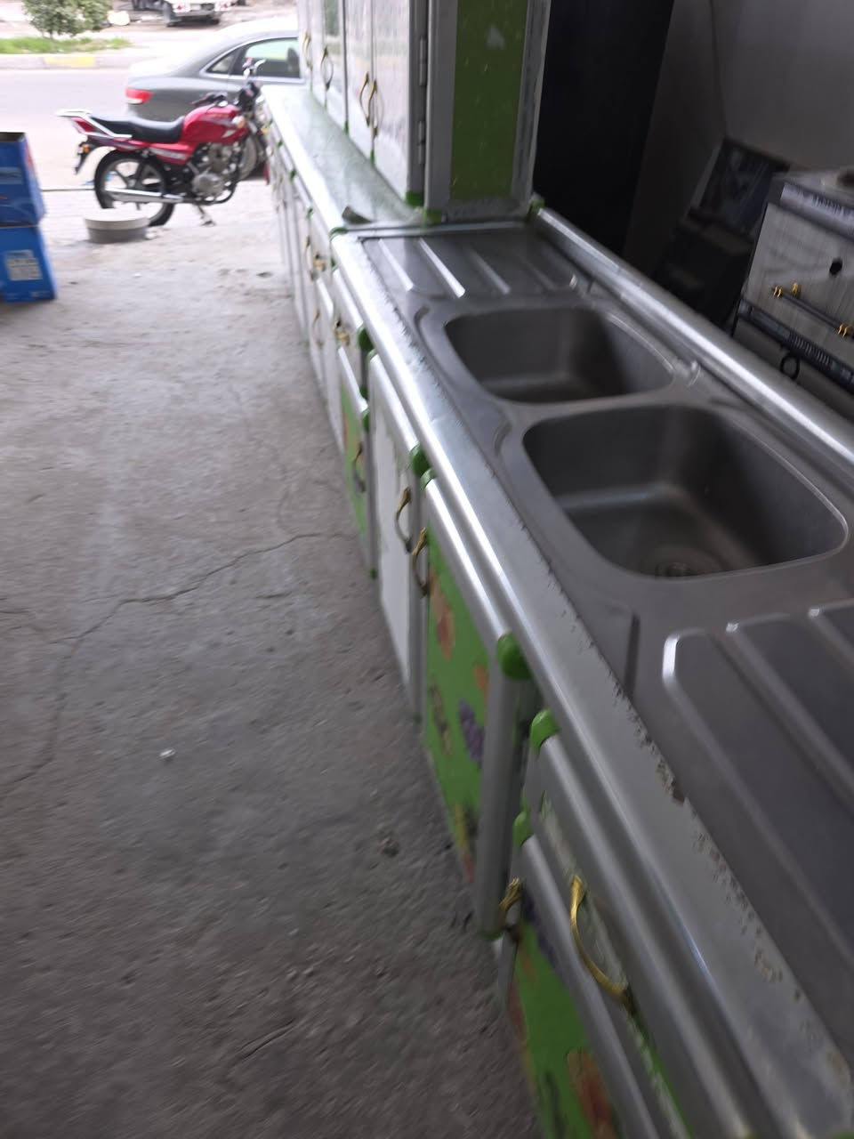 كاونتر مترين ونص وسنكي مترين ابو الحوضين مستخدم نضيف للبيع 3قطع السعر ب285 العنوان كربلاء حي العامل نهاية 🔚 السوق الاخير قرب جامع اهل البيت معرض بركات ال محمد عليهم السلام والتحيه هاتف 📞 ***********
