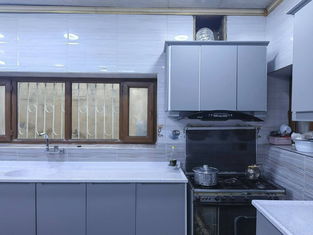 السلام عليكم كاونتر للبيع هيكل المنيوم و ابواب خشب بالون بريس ٩ أمتار بعده جديد


**إذا كنت صاحب هذا الإعلان وتريد حذفه لأي سبب، رجاءا أرسل رسالة إلى الدعم الفني**