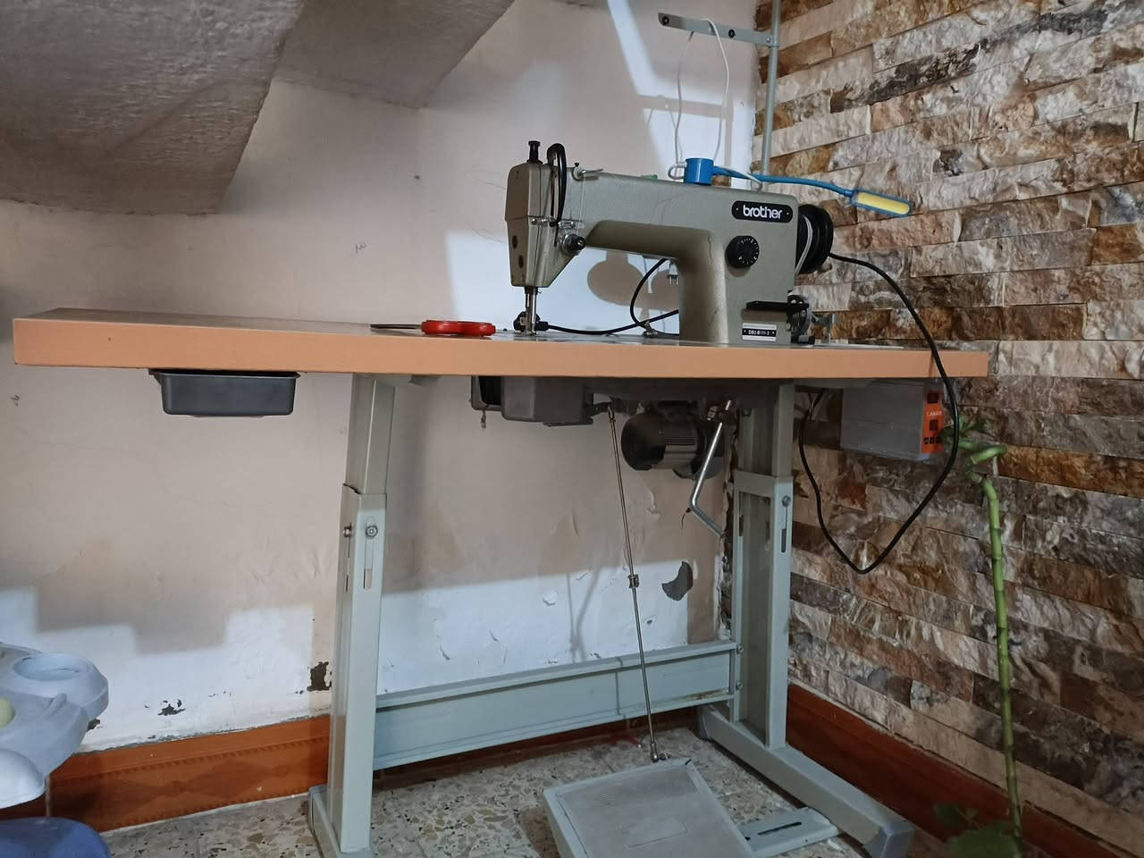 مكينة خياطة للبيع 350 الانوار ***********
