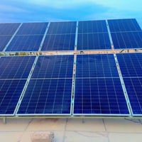 ألواح جينكو ٦١٥واط • بطاريات هايلي • انفيرتر سولارماكس