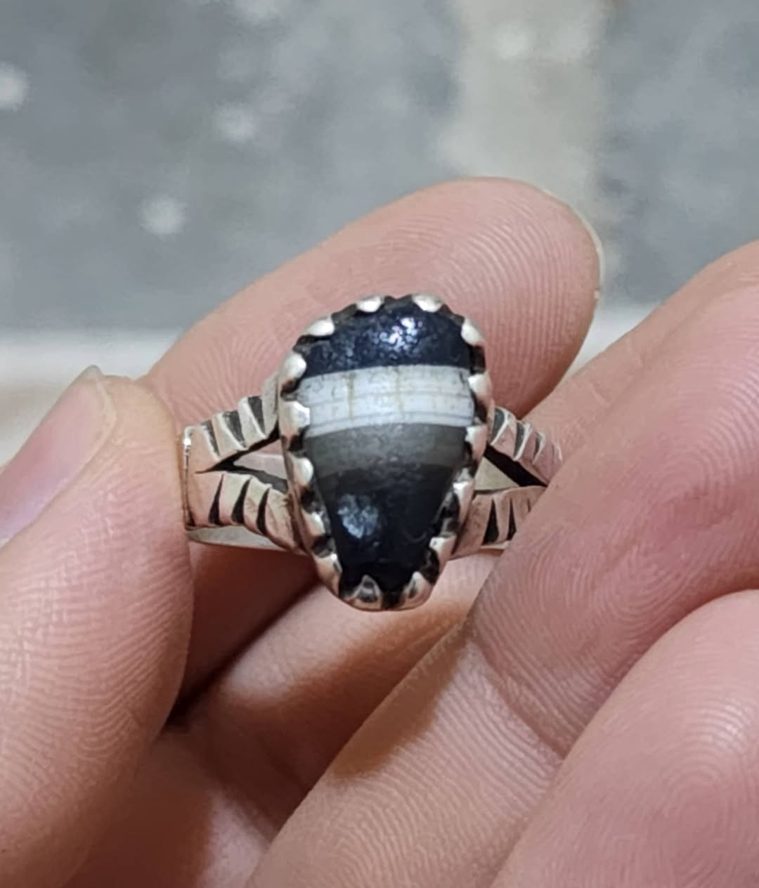 السلام عليكم بعض الصور مقربة قياس الحجرره 1.5 سم من التحف اصيله اصيله مشگول ملاكط مكان السماوه توصيل موجود ***********
