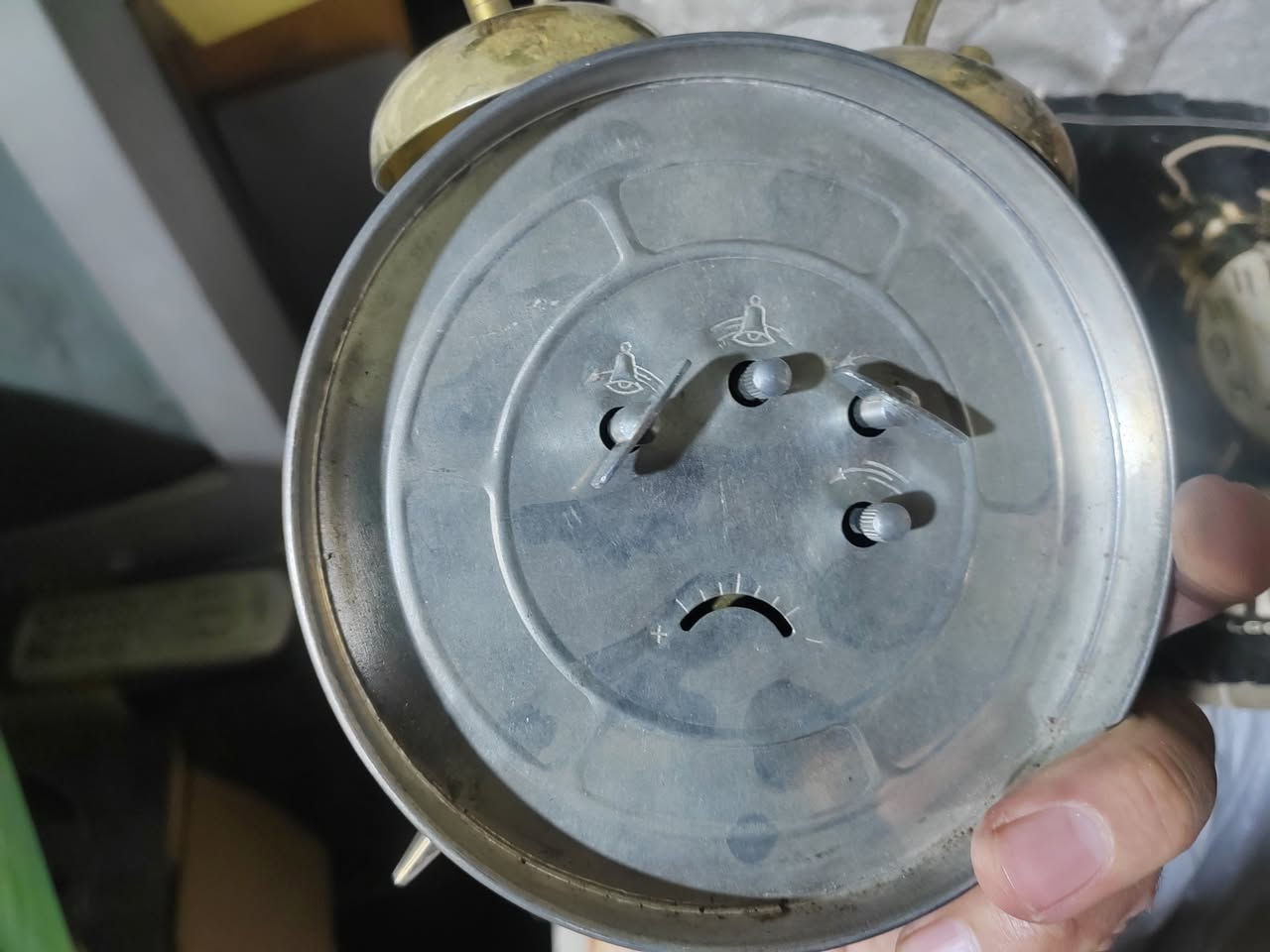 ساعة قديمة  صناعة الصين
متروكة  ومااعرف ان كانت تعمل او لا
ابيع هالموجود  بسعر  10 آلاف
متوفر توصيل  5000
للتواصل  ***********
