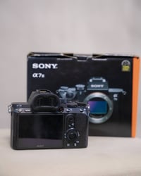 سوني A7III • نظيف • مع الاكسسوارات