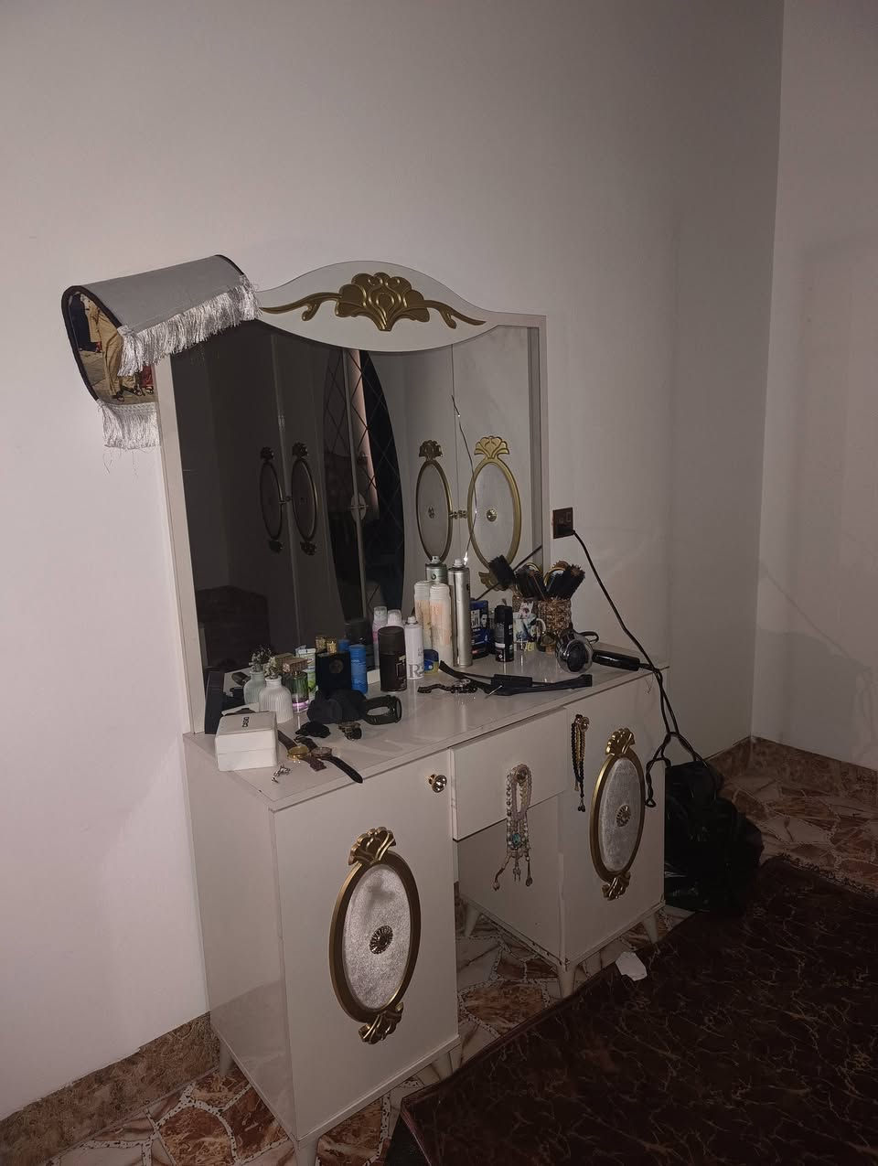 غرفه تركي للبيع نضيفه السعر 225 - الشراي يتصل ***********-‏‪0750 791 3697‬‏ وادي حجر
