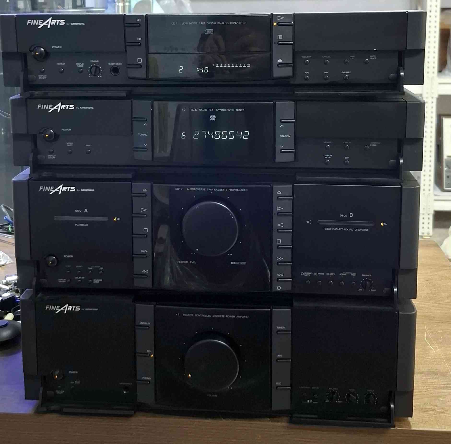 Grundig Fine Arts
سستم كروندك 4 طوابق
امبلیفایر و دك دبل كاسیت و سیدی و رادیو
المانی الصنع 
نظیف جدا حجم لارج
بدون السماعات فقط سستم 
مكانی اربیل توصیل موجود
واتس اب / ***********
