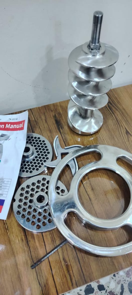 السلام عليكم 
للبيع مكينه ثرم صناعيه ٣٢ مستعمله يوم واحد فقط جديده 
*********** واتس اب او اتصال
