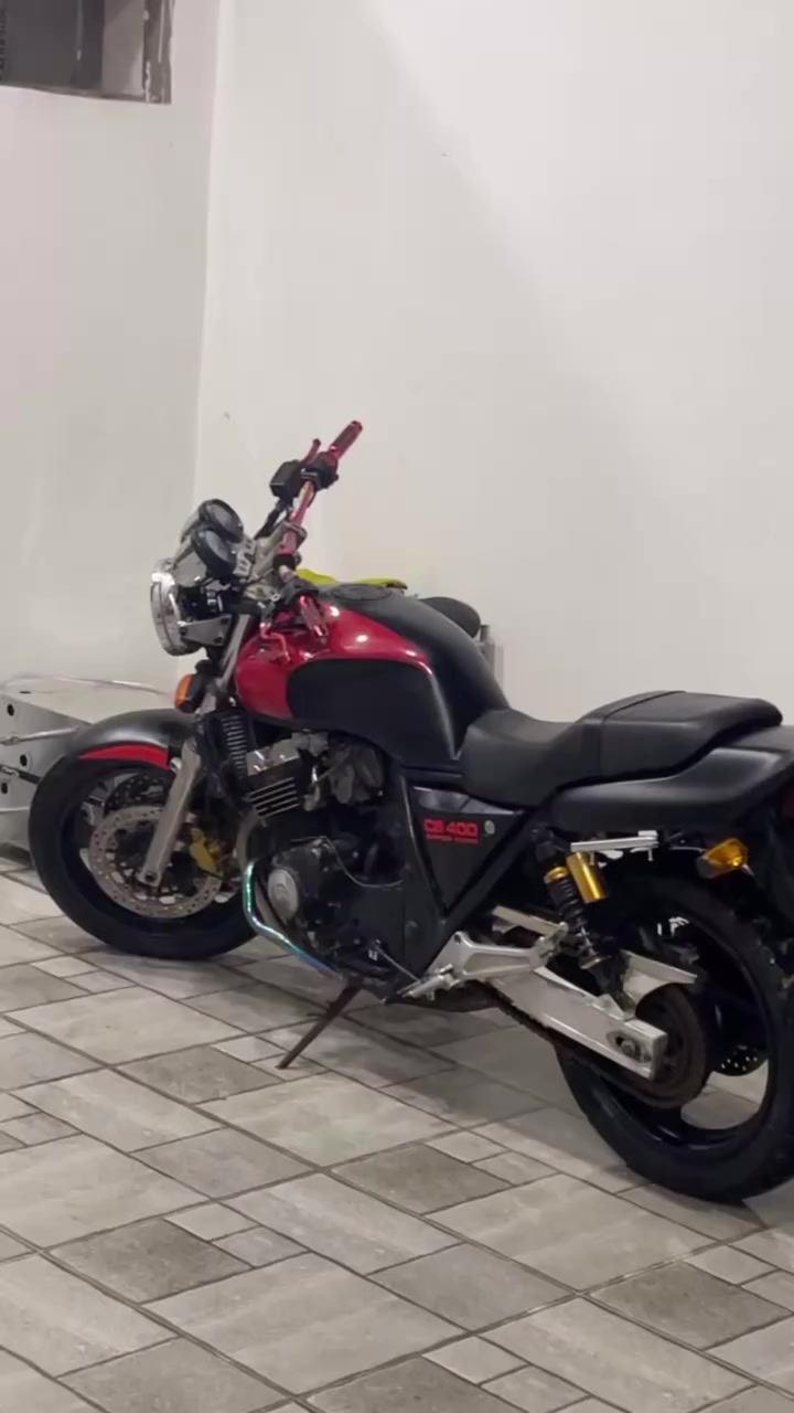 السلام عليكمcb400
الدراجه غلفته bbf لل جماليه فقط محرك كير كهربائيات خير من الله 1/2/3/ بطناش دراجه بيها اوراق كمرك السعر 1500 وبيها مجال بصيط المكان سامراء ***********
