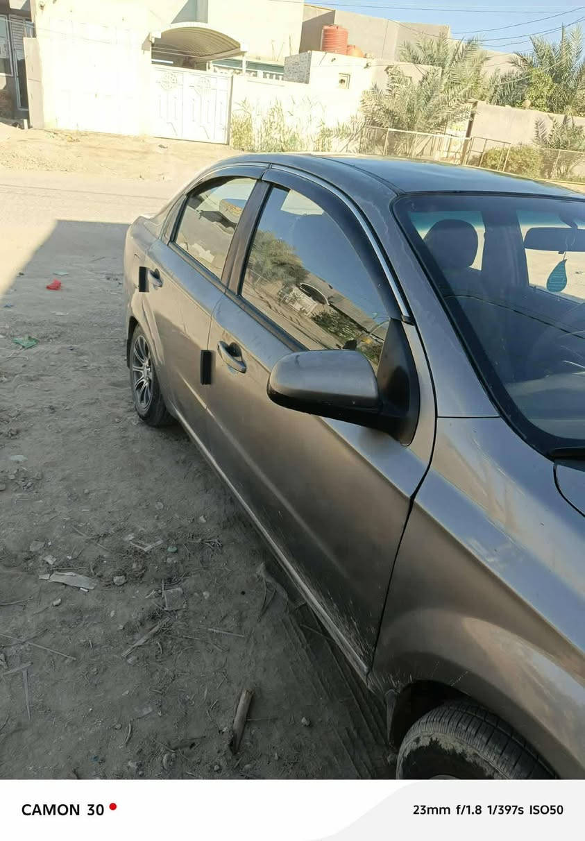 السلام عليكم سيارة افيو واردامريكي مديل ٢٠٠٩المحرك سونك السيارة تبريدشغال حداديه جيدجدا السيارة نضيفة مصبوغه حزام وبيها جرد الكشركلش حلوه محرك وكيرمكفوله السيارة احلى من الصوره جاهزه متذب عليه ألف دينار شاشة كهربائية كاملة  السعر  ٥٨ ورقه وبيها مجال   ت***********   واذا أحصل امروس
