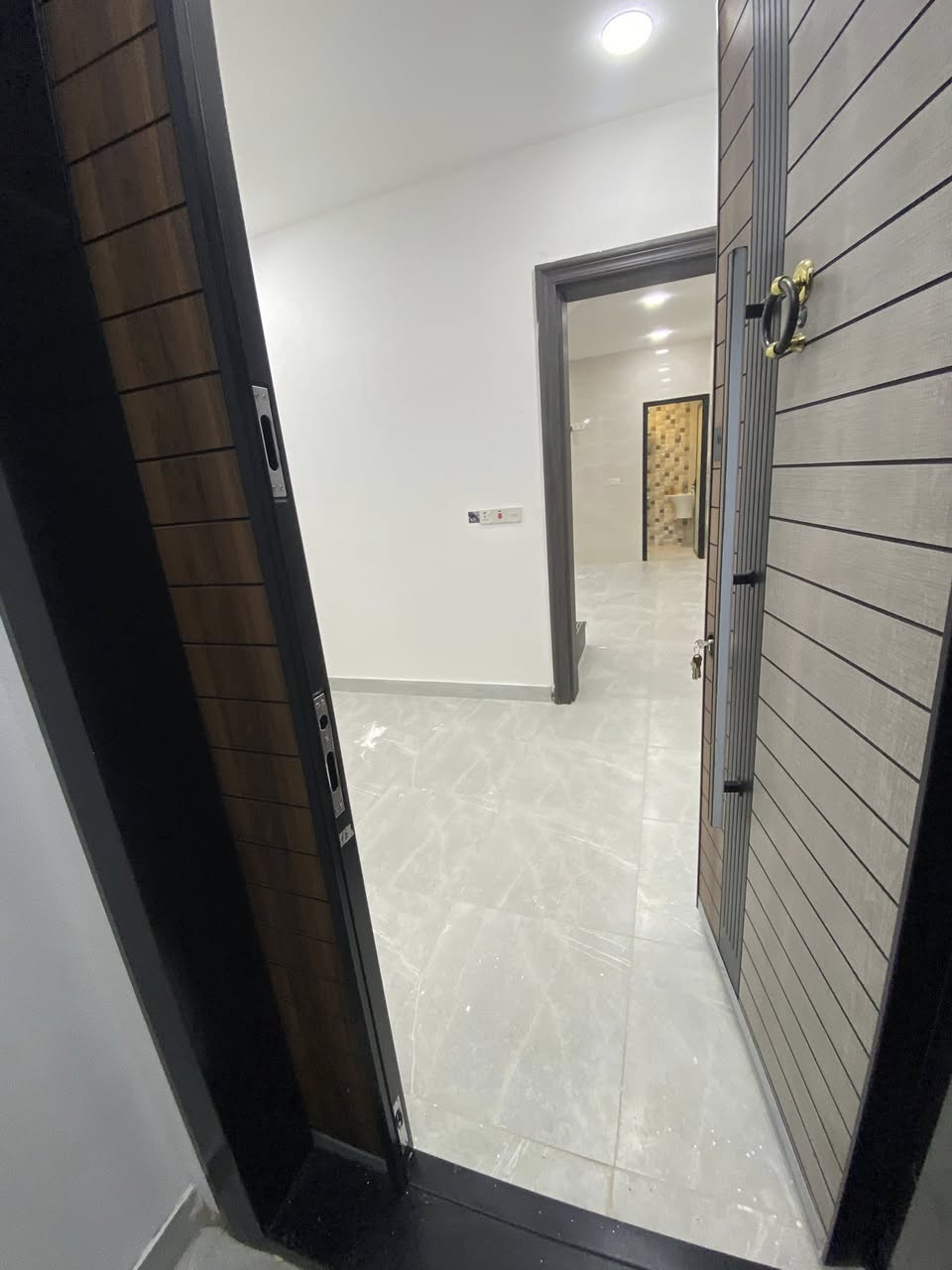 دار للبيع 43 متر زراعي حي تونس ثلاث طوابق 3 غرف نوم 2 حمام منور مطبخ صاله ***********
