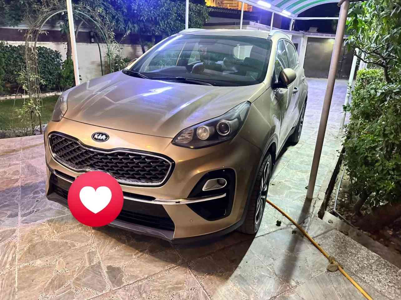 السلام عليكم 
كيا سبورتج خليجي للبيع 2020 بدون مواصفات 
اللون ذهبي 
ماشية 58506
محرك 2000
فقط قطعة صغيرة من جانب باب السائق 
السعر 18.500$ 
للاتصال ***********
