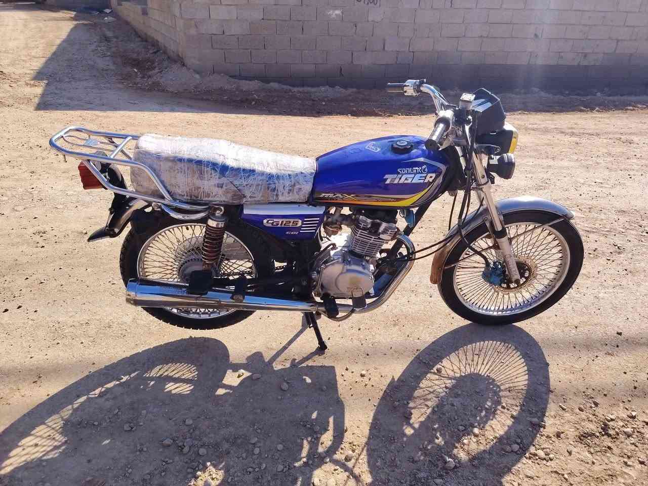 تايكر موديل 22 أوراق 
محرك مامفتوح كهربائيات كله شغاله بريكات أمامي وخلفي 
السعر 550  العنوان واسط ناحية الشحيميه
الرقم 
***********
