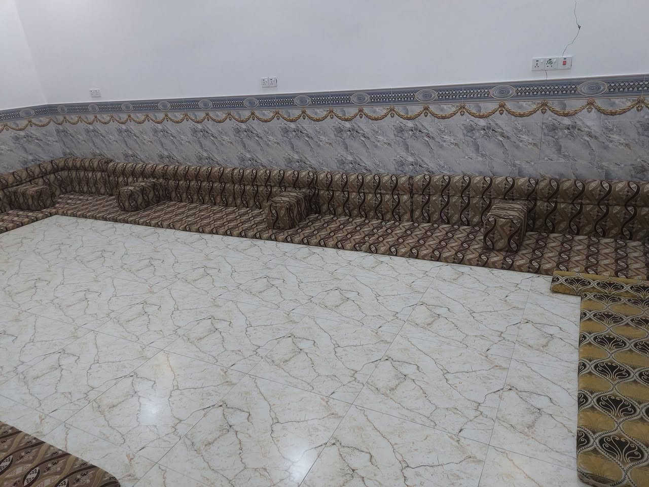 ديوان للبيع
نضيف وجديد الشراي يتصل ***********
